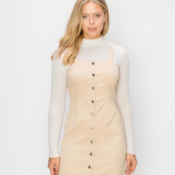 Dresses & Skirts - NWT! 💝 Gorgeous Beige Dress